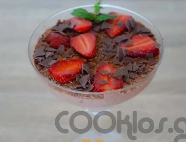 Η συνταγή της ημέρας: Μους σοκολάτας με φρούτα